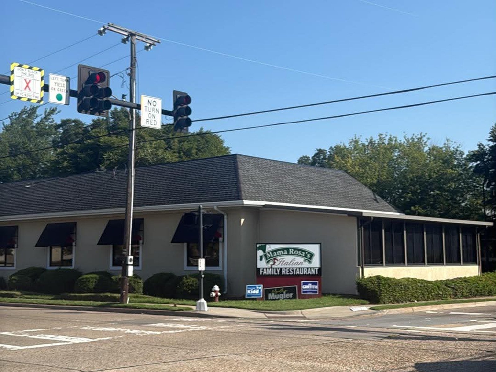 Mama Rosa's storefront on E Mercury Blvd